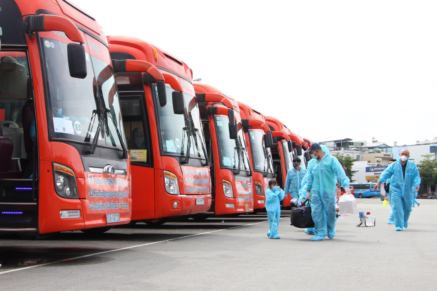 Đây là đợt đầu tiên Vĩnh Long đưa người dân tỉnh này đang sinh sống và làm việc tại TP.HCM về quê tránh dịch. Ảnh CTV.