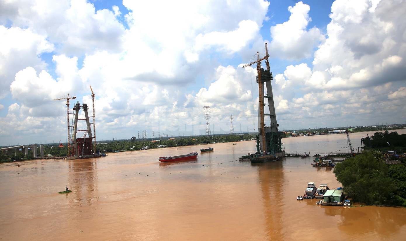 Dự án có chiều dài khoảng 6,61km, trong đó phần cầu chính (cầu Mỹ Thuận 2) dài hơn 1,9km, đầu tư hoàn chỉnh với 6 làn xe, vận tốc thiết kế 80km/h; đường dẫn và cầu trên tuyến dài hơn 4,7km. Tổng mức đầu tư hơn 5.000 tỷ đồng. Dự án cầu Mỹ Thuận 2 khởi công vào tháng 2/2020, bắc qua sông Tiền (nối tỉnh Vĩnh Long - Tiền Giang).