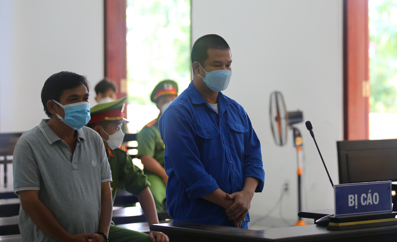Bị cáo Phạm Văn Cung và bị cáo Nguyễn Tuấn Sĩ. Bị cáo Phạm Văn Cung và bị cáo Nguyễn Tuấn Sĩ.