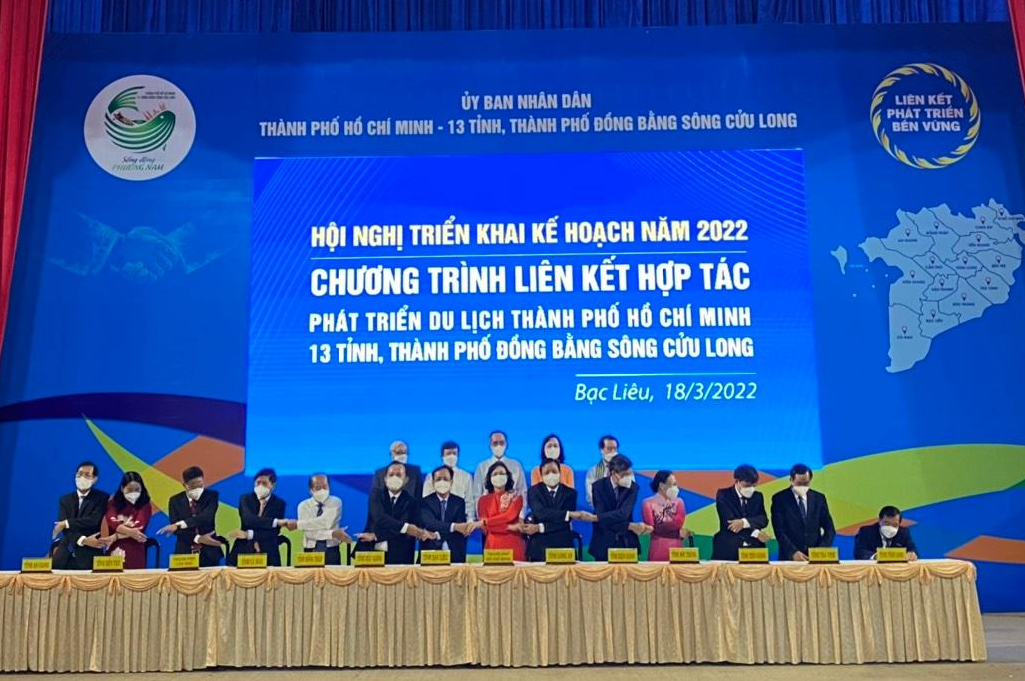 Lãnh đạo TP HCM và 13 tỉnh, thành ĐBSCL ký kết quy chế phối hợp thực hiện chương trình liên kết hợp tác phát triển du lịch. Lãnh đạo TP HCM và 13 tỉnh, thành ĐBSCL ký kết quy chế phối hợp thực hiện chương trình liên kết hợp tác phát triển du lịch.