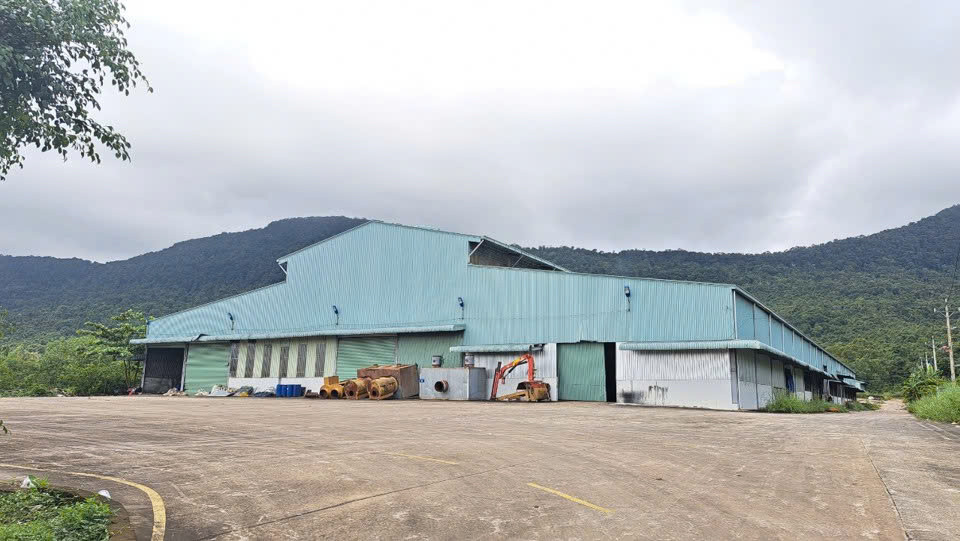 Nhà máy xử lý rác Bãi Bổn trước đây do tư nhân đầu tư nhưng đã bị thu hồi dự án, chấm dứt hoạt động. Nhà máy xử lý rác Bãi Bổn trước đây do tư nhân đầu tư nhưng đã bị thu hồi dự án, chấm dứt hoạt động.