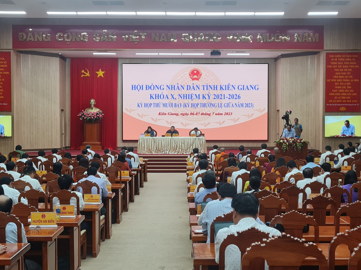 Quang cảnh kỳ họp thứ 17, HĐND tỉnh Kiên Giang khoá X, nhiệm kỳ 2021-2026. Ảnh: PV.