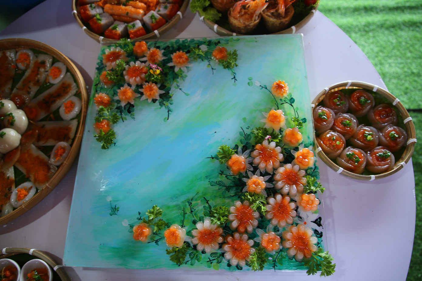 Sự độc đáo của các món ăn được chế biến từ tôm và muối Bạc Liêu, qua sáng tạo của các đầu bếp, Bạc Liêu đã được xác lập kỷ lục Việt Nam với nội dung: Sự kiện chế biến và công diễn các món ăn từ tôm và muối Bạc Liêu nhiều nhất Việt Nam.