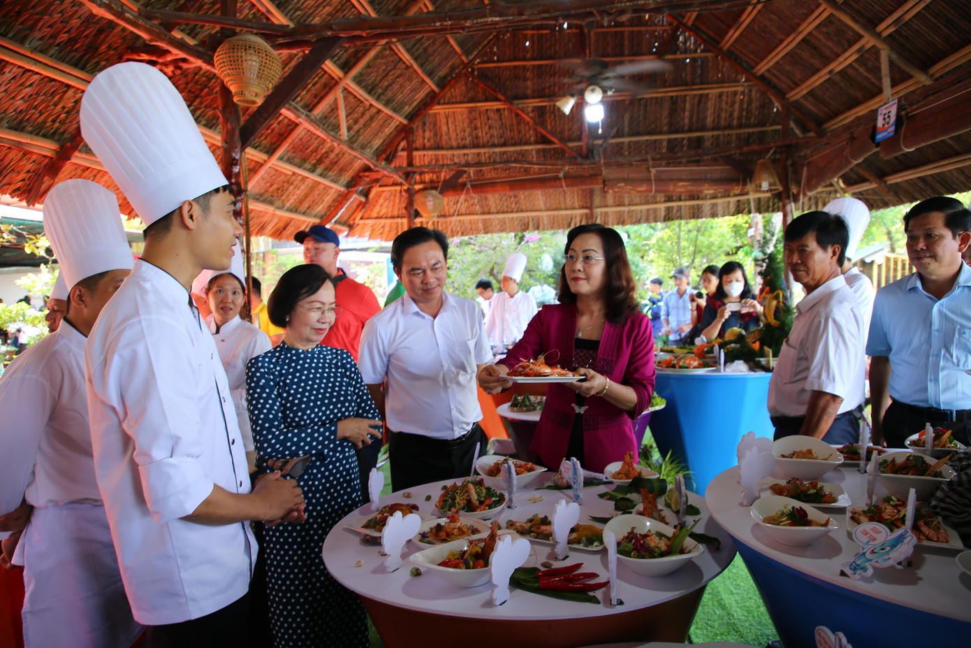 Chiều 28/11, Hội đồng Xác lập kỷ lục Việt Nam đã có quyết định chính thức xác lập kỷ lục với nội dung “Sự kiện chế biến và công diễn các món ăn từ tôm và muối Bạc Liêu nhiều nhất Việt Nam”.