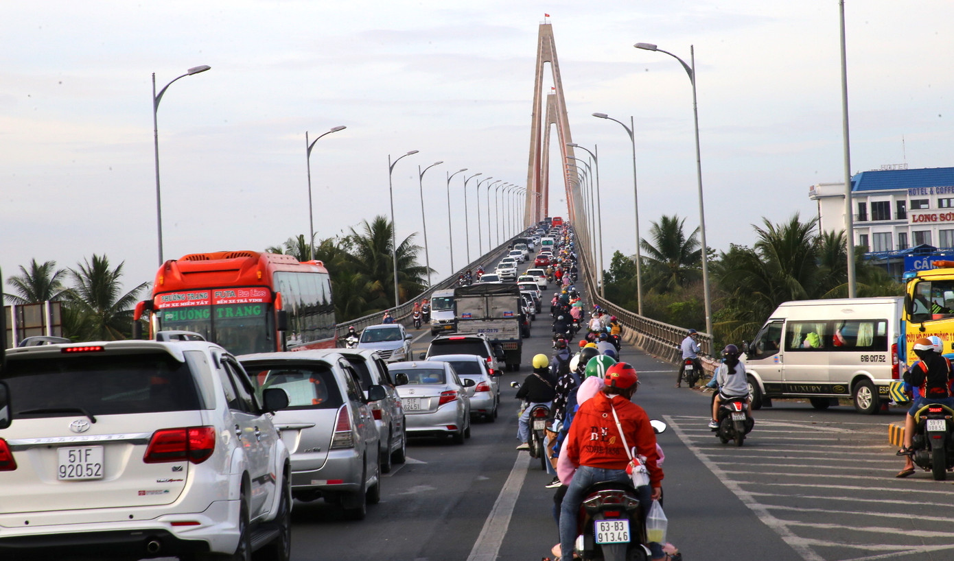 Cầu Rạch Miễu thường xuyên bị ùn tắc vào dịp lễ, Tết. Ảnh: Nhật Huy. Cầu Rạch Miễu thường xuyên bị ùn tắc vào dịp lễ, Tết. Ảnh: Nhật Huy.