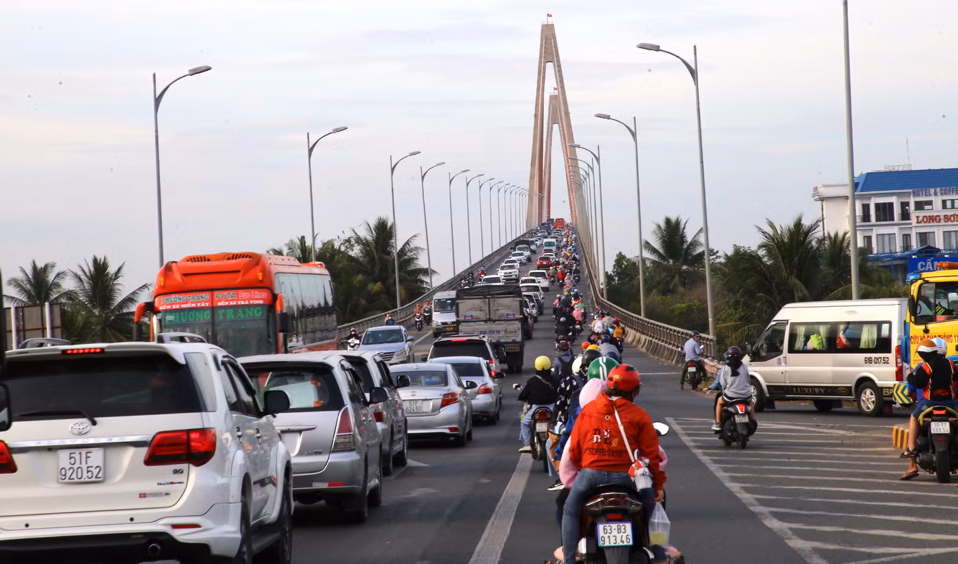 Cầu Rạch Miễu thường xuyên bị ùn tắc vào dịp lễ, Tết. Ảnh: Nhật Huy. Cầu Rạch Miễu thường xuyên bị ùn tắc vào dịp lễ, Tết. Ảnh: Nhật Huy.