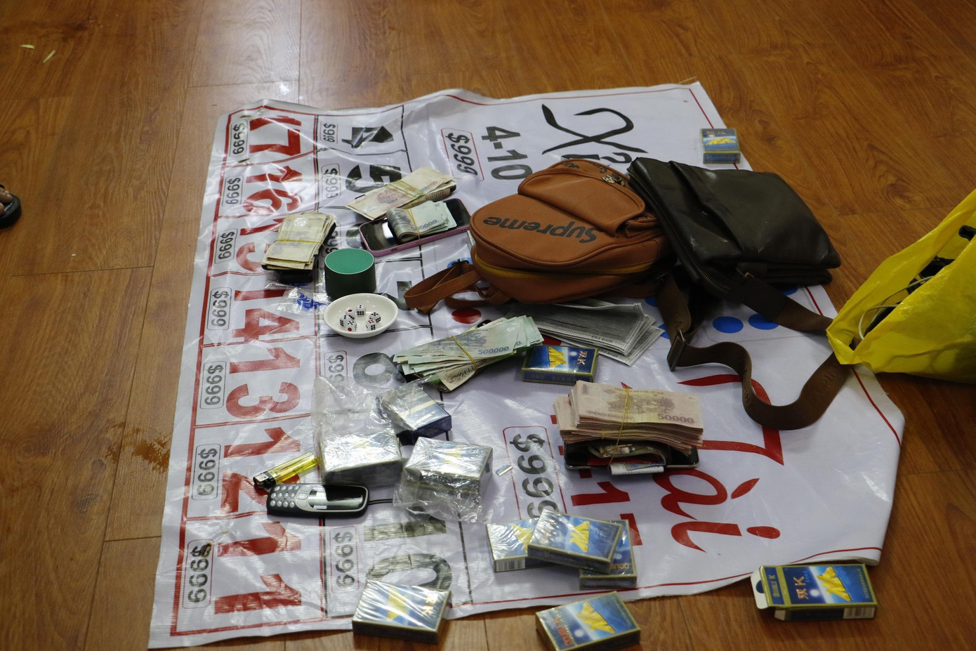 Cùng tang vật có liên quan. Cùng tang vật có liên quan.