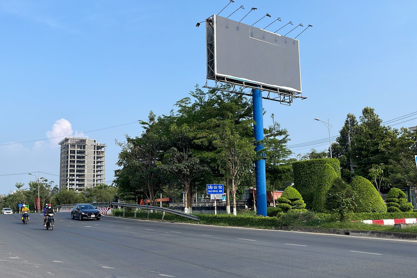 Công ty Hải Vân đã tháo dỡ bảng quảng cáo.