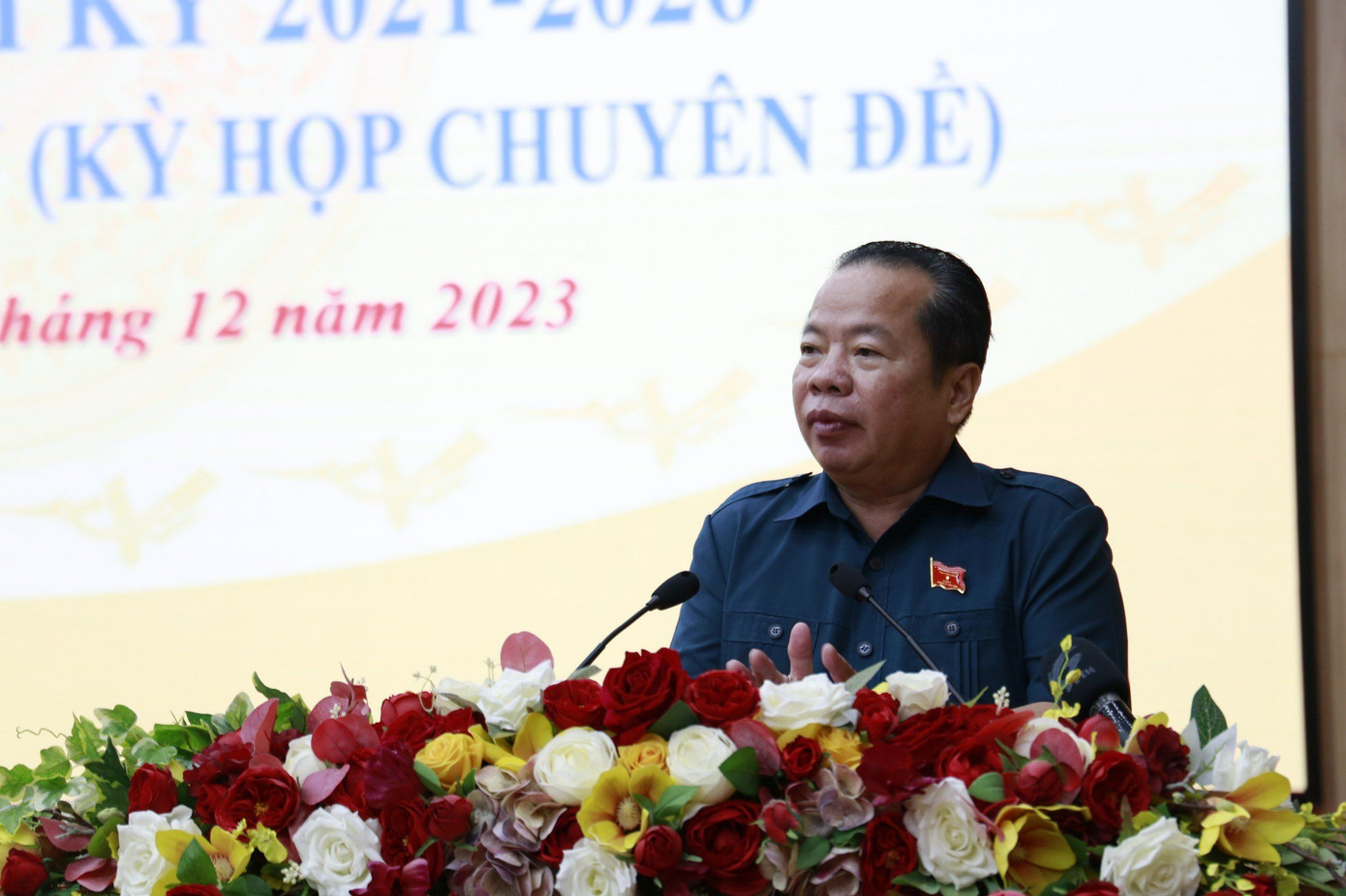 Phó Bí thư Thường trực Tỉnh uỷ - Chủ tịch HĐND tỉnh Kiên Giang Mai Văn Huỳnh phát biểu tại kỳ họp.