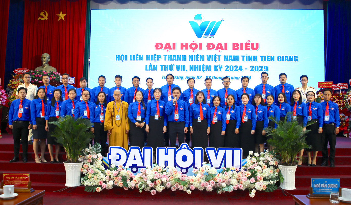 Ủy viên Hội LHTN Việt Nam tỉnh Tiền Giang khóa VII, nhiệm kỳ 2024 - 2029 ra mắt đại hội. Ảnh: Nhật Huy