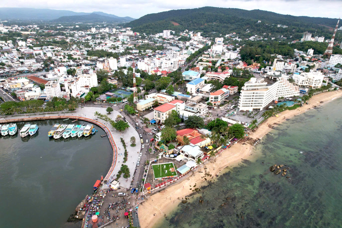 Một góc thành phố Phú Quốc nhìn từ trên cao. Ảnh: P.V Một góc thành phố Phú Quốc nhìn từ trên cao. Ảnh: P.V