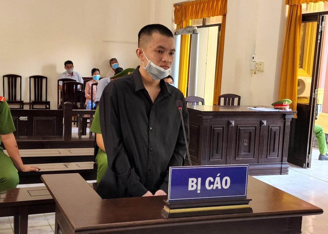 Bị cáo Nhứt tại phiên toà. Ảnh: Văn Vũ.