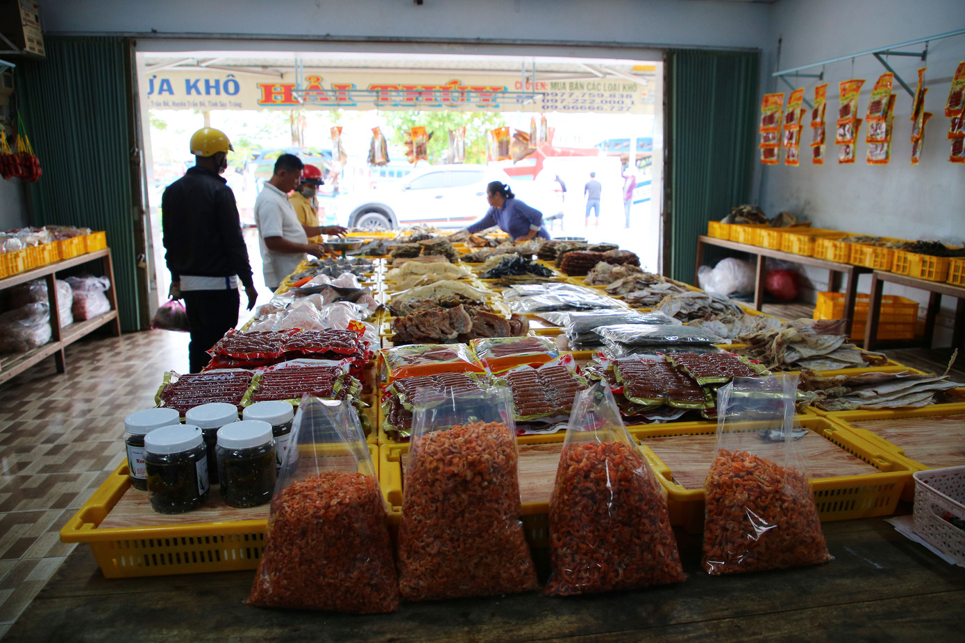 Nơi đây chuyên cung cấp các loại cá khô đặc sản, như: Cá đuối đen, cá khoai, cá lù đù, lưỡi trâu, tép xẻ. Ngoài ra còn có nhiều loại khô lạt, tẩm vị và một nắng như cá đuối, cá dứa, mực…