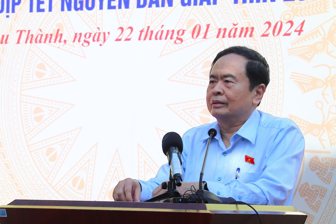 Phó Chủ tịch Thường trực Quốc hội Trần Thanh Mẫn phát biểu động viên công nhân, người lao động khu Cảng cá Tắc Cậu. Phó Chủ tịch Thường trực Quốc hội Trần Thanh Mẫn phát biểu động viên công nhân, người lao động khu Cảng cá Tắc Cậu.