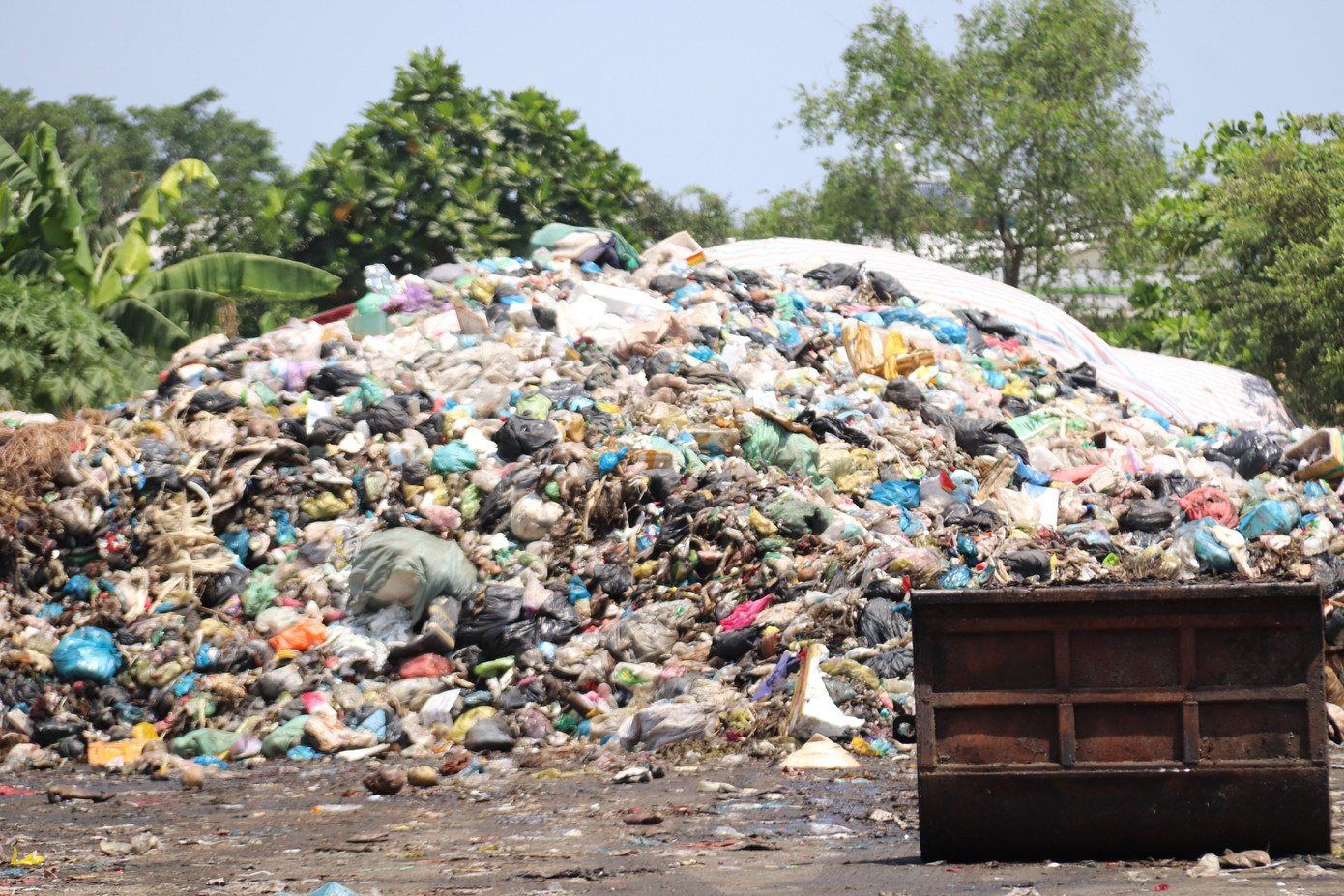 Bãi tập kết rác khu dân cư Thới Nhựt 2, phường An Khánh, quận Ninh Kiều.