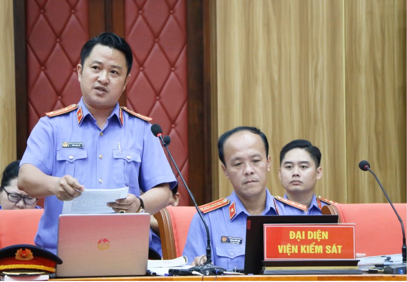 Đại diện VKSND tỉnh Kiên Giang đọc bản luận tội, đề nghị mức án đối với các bị cáo.