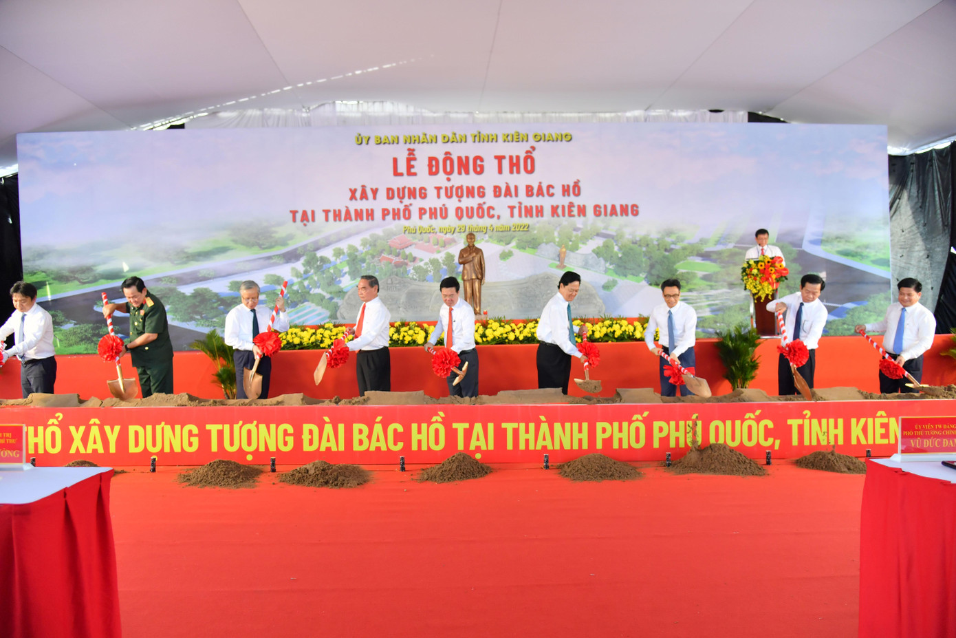 Lễ động thổ xây dựng tượng đài Bác Hồ tại Phú Quốc (Kiên Giang).