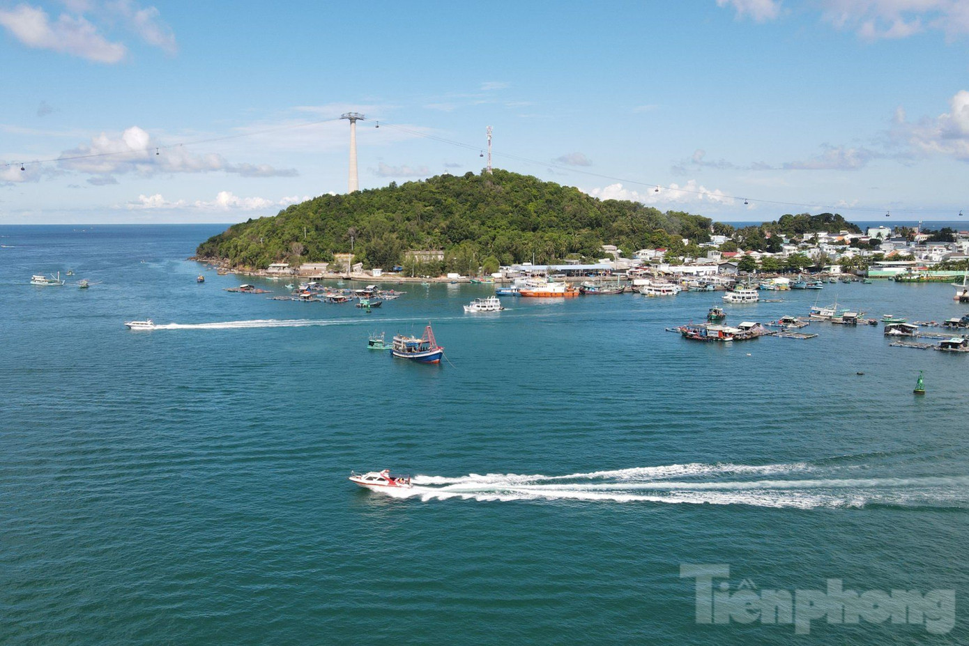 Một góc đảo Phú Quốc (Kiên Giang). Một góc đảo Phú Quốc (Kiên Giang).