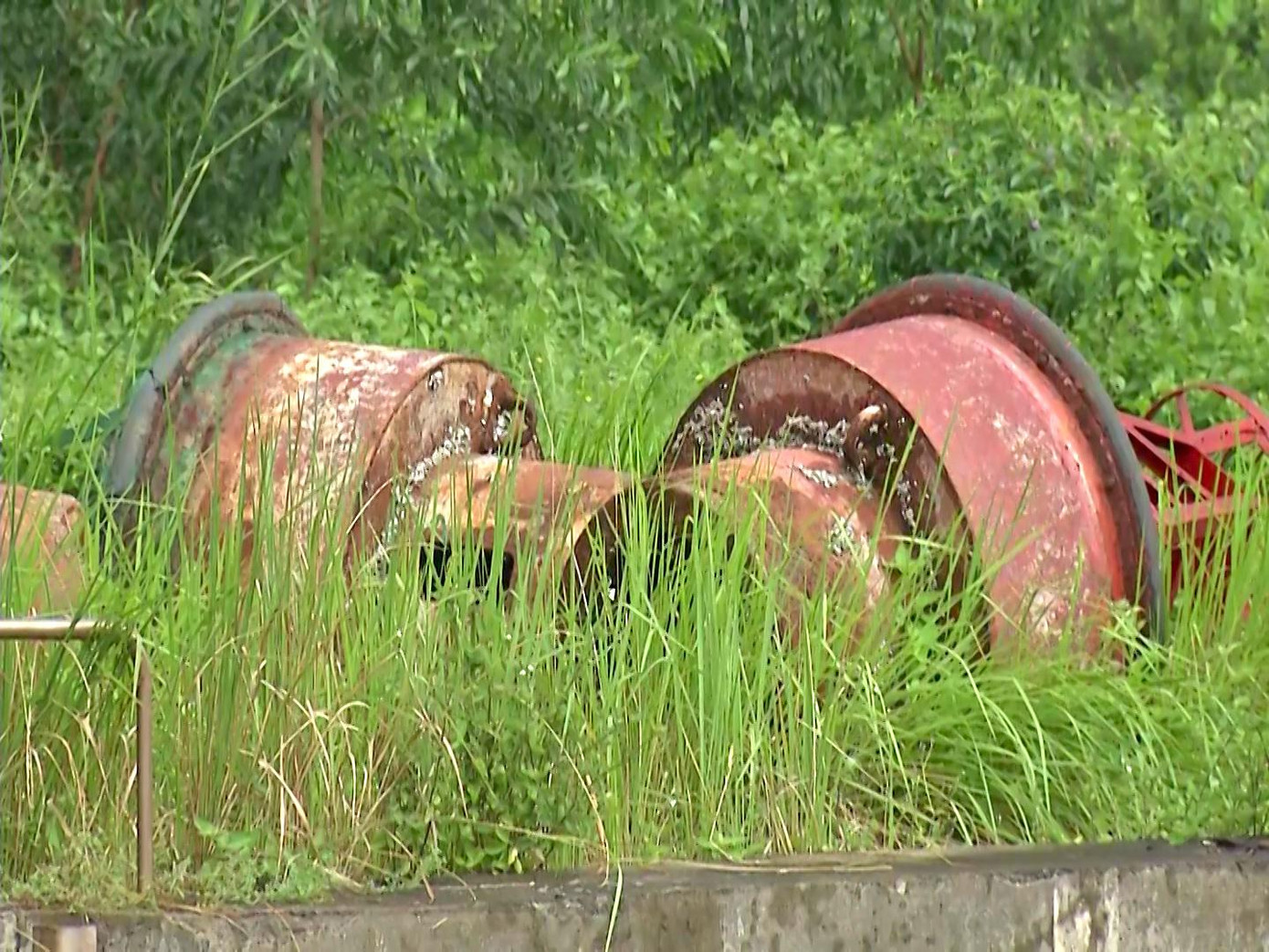 Vì thế, công trình không có kinh phí quản lý vận hành và bảo trì nên đã xuống cấp, hư hỏng không sử dụng được. Đến năm 2015, Cục Đường thủy nội địa Việt Nam có biên bản bàn giao cho Công ty cổ phần Quản lý bảo trì đường thủy nội địa số 14, phần âu và cống của âu thuyền để tiến hành quản lý, bảo trì. Vì thế, công trình không có kinh phí quản lý vận hành và bảo trì nên đã xuống cấp, hư hỏng không sử dụng được. Đến năm 2015, Cục Đường thủy nội địa Việt Nam có biên bản bàn giao cho Công ty cổ phần Quản lý bảo trì đường thủy nội địa số 14, phần âu và cống của âu thuyền để tiến hành quản lý, bảo trì.