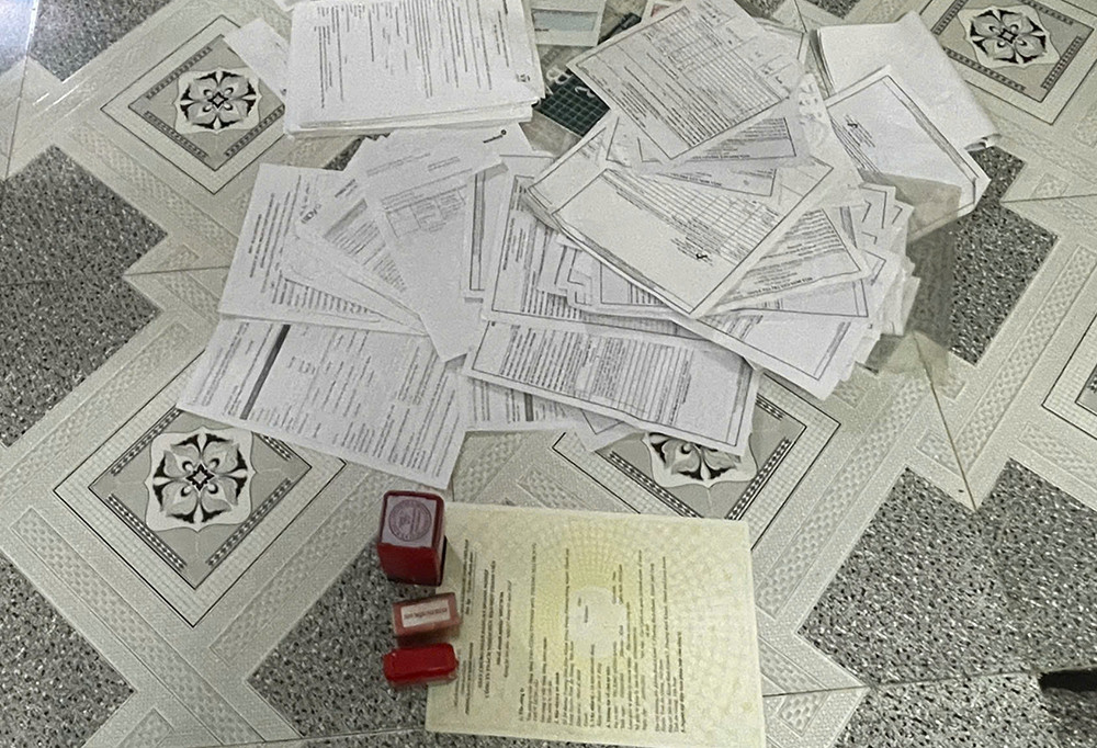 Tang vật thu giữ trong quá trình khám xét nơi ở của Trương Hồng Sang. Ảnh: Tiến Tầm. Tang vật thu giữ trong quá trình khám xét nơi ở của Trương Hồng Sang. Ảnh: Tiến Tầm.