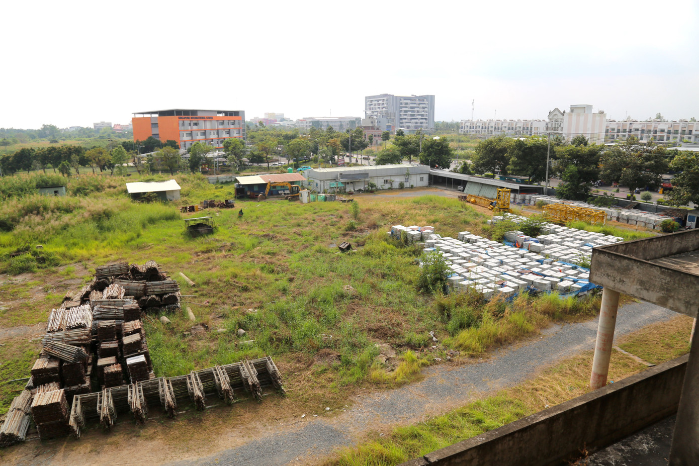 Liên quan đến dự án Bệnh viện Ung bướu Cần Thơ, tại phiên họp Ủy ban Thường vụ Quốc hội ngày 7/2, Chủ tịch Quốc hội Trần Thanh Mẫn đề nghị Bộ Kế hoạch và Đầu tư tập trung tháo gỡ vướng mắc, sớm đưa công trình vào sử dụng. "Bệnh viện xây rồi bỏ hoang mấy năm nay. Tôi đi tới mấy lần, nhìn rất sốt ruột", ông Mẫn nói, và nhấn mạnh việc ưu tiên vốn cho các dự án cấp thiết, công trình dang dở.