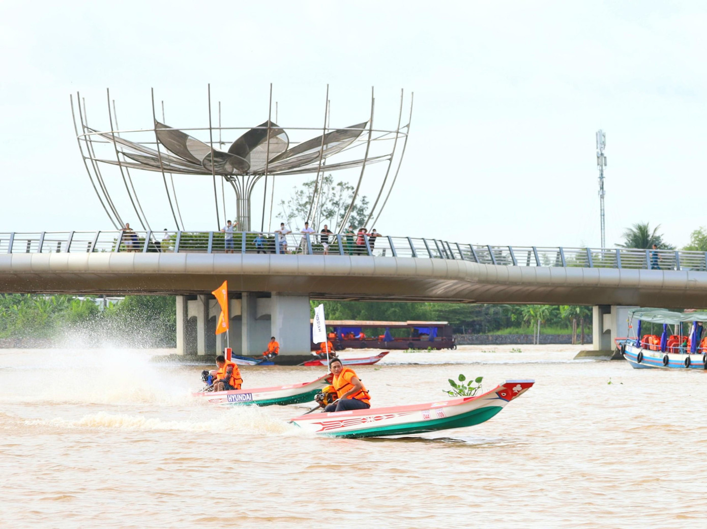 Những màn trình diễn với tốc độ cao, những cuộc bứt phá ngoạn mục, sôi nổi và hấp dẫn.