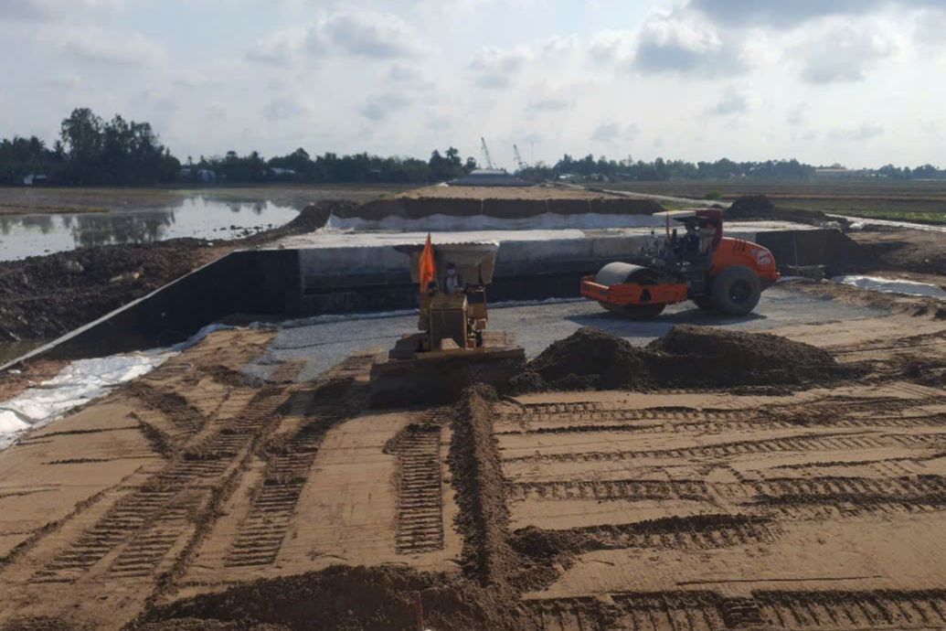 Các nhà thầu tăng ca, bổ sung máy móc, tổ chức thi công ngày đêm.