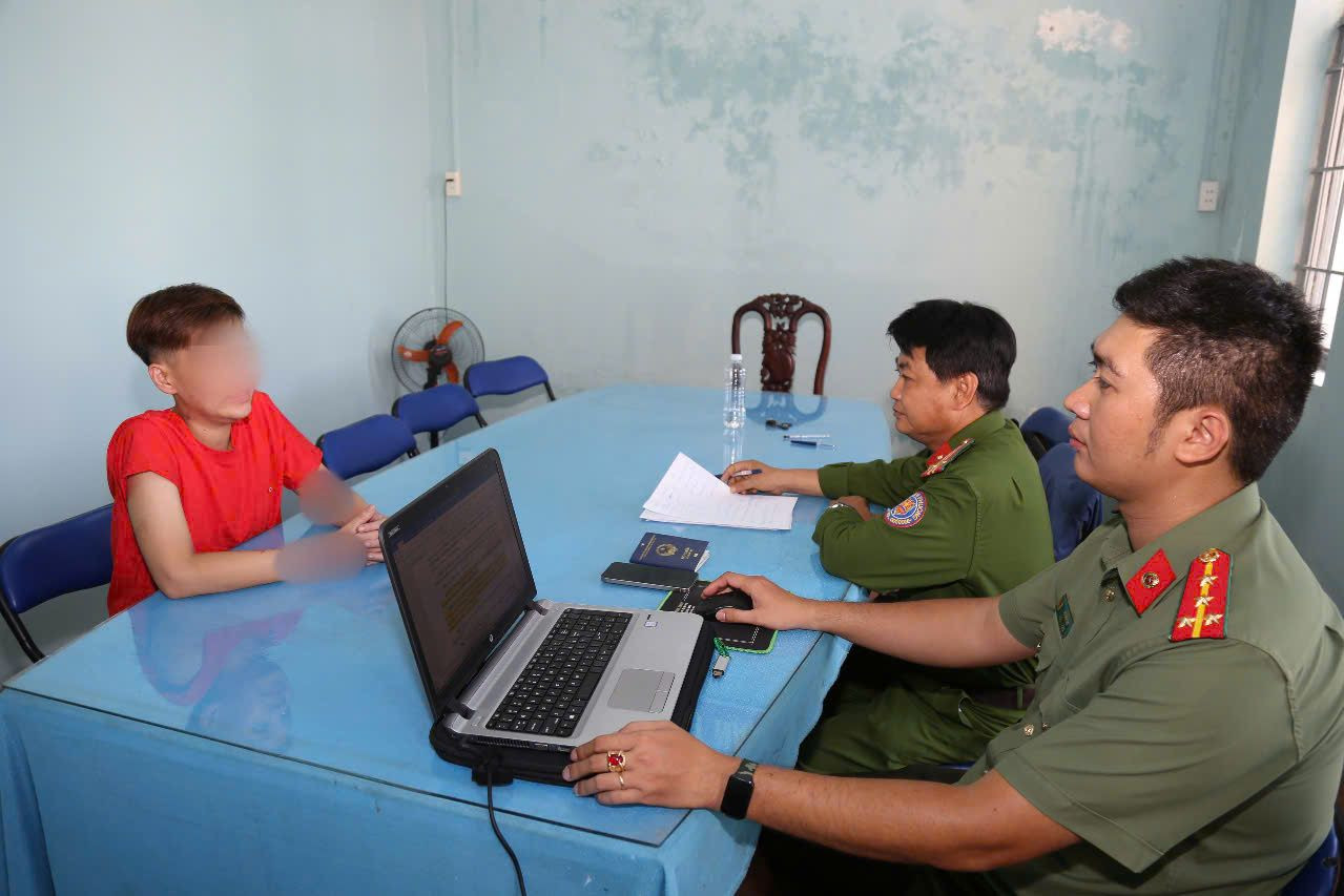 L.T.N tại cơ quan công an.