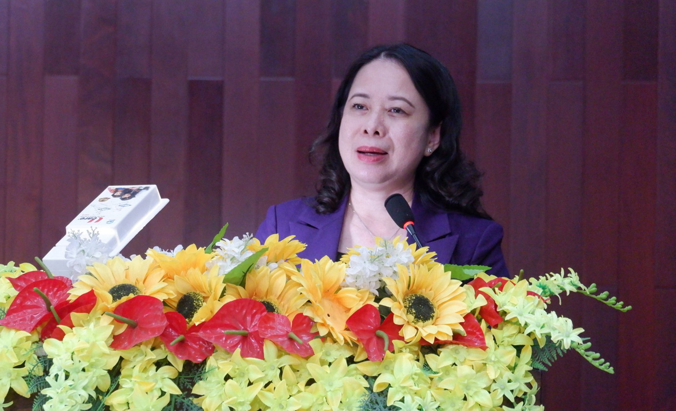 Phó Chủ tịch nước Võ Thị Ánh Xuân phát biểu tại buổi tiếp xúc cử tri. Phó Chủ tịch nước Võ Thị Ánh Xuân phát biểu tại buổi tiếp xúc cử tri.