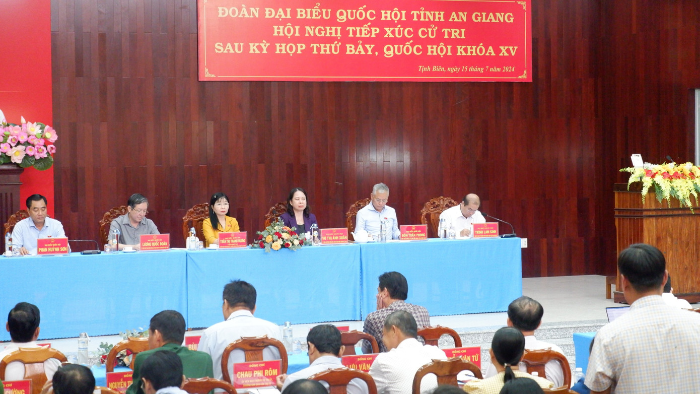 Quang cảnh buổi tiếp xúc cử tri. Ảnh: H.C. Quang cảnh buổi tiếp xúc cử tri. Ảnh: H.C.