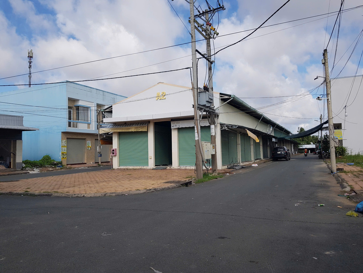 Không có tiểu thương mua bán tại chợ Trường Xuân. Ảnh: Nhật Huy.