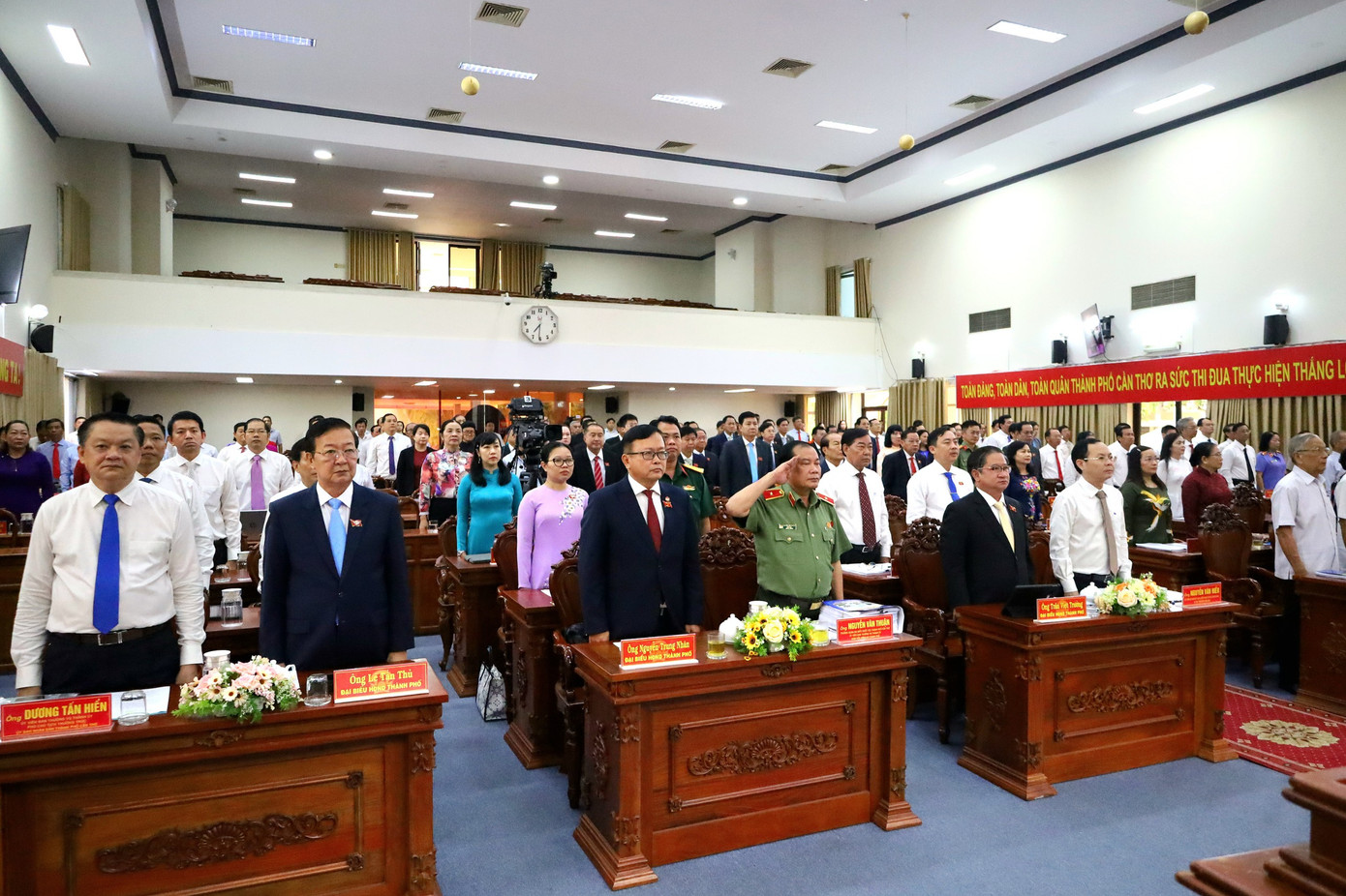 Các đại biểu tham dự kỳ họp. Các đại biểu tham dự kỳ họp.