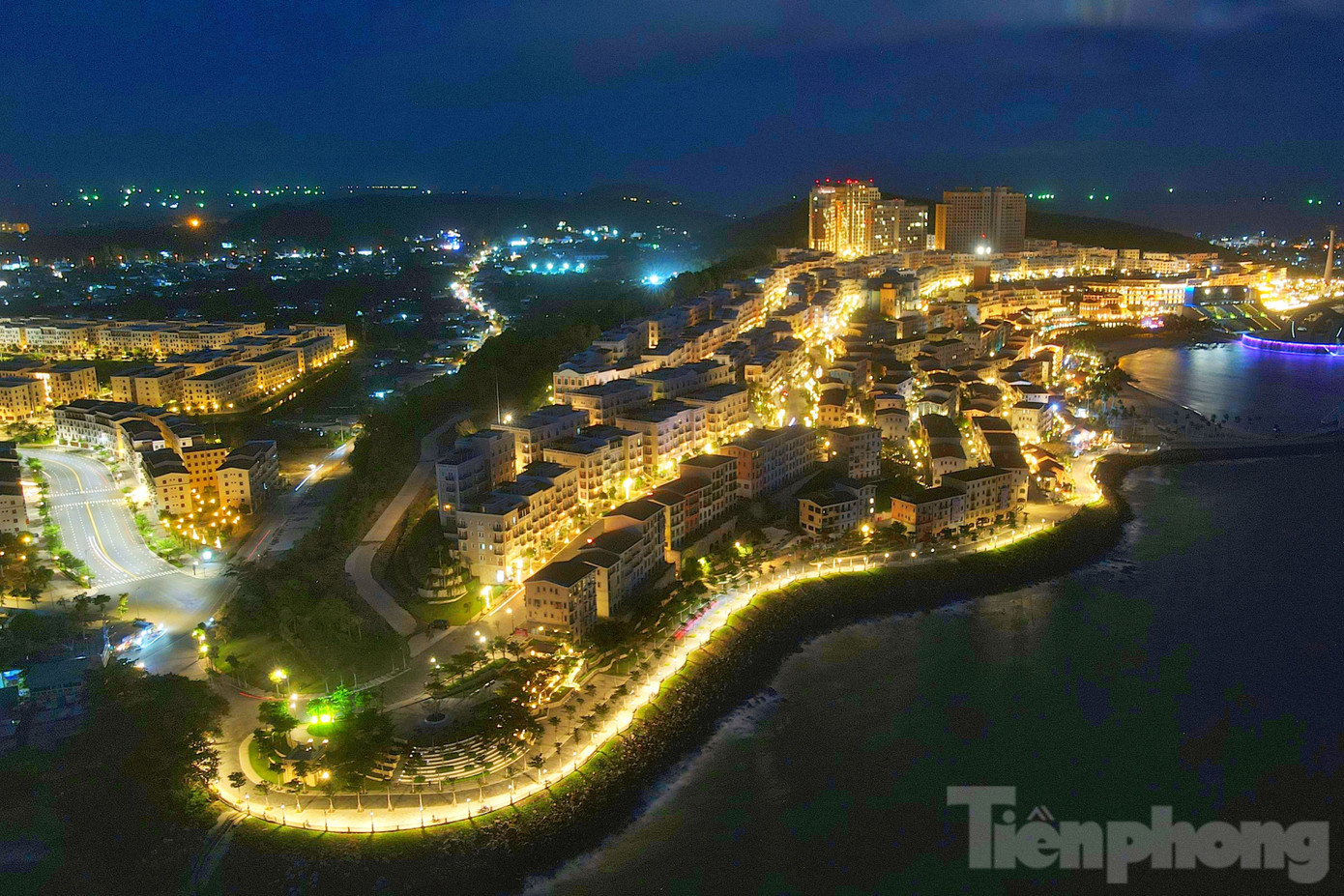 Các thành phố Rạch Giá - Hà Tiên - Phú Quốc là tam giác phát triển chính của nền kinh tế đô thị, thương mại và dịch vụ hướng biển. Ảnh: Phương Vũ.