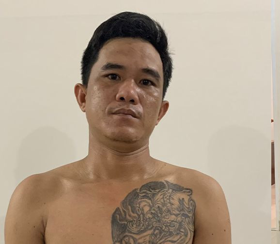 Trà Văn Tình tại cơ quan công an. Trà Văn Tình tại cơ quan công an.