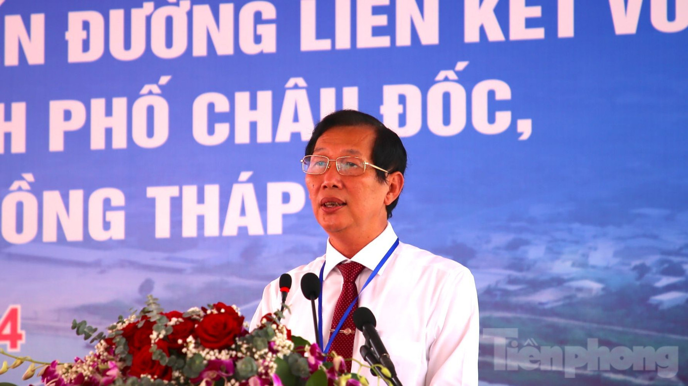 Ông Lê Văn Phước – Phó Chủ tịch UBND tỉnh An Giang, phát biểu tại buổi lễ. Ông Lê Văn Phước – Phó Chủ tịch UBND tỉnh An Giang, phát biểu tại buổi lễ.