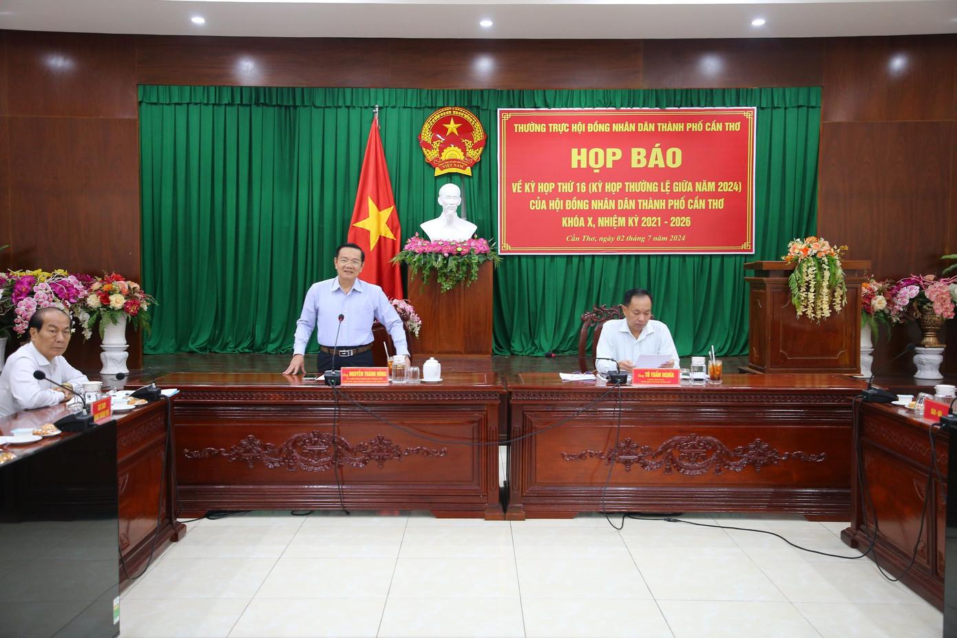 Ông Nguyễn Thành Đông - Phó Chủ tịch HĐND TP. Cần Thơ thông tin tại buổi họp báo. Ảnh: Nhật Huy. Ông Nguyễn Thành Đông - Phó Chủ tịch HĐND TP. Cần Thơ thông tin tại buổi họp báo. Ảnh: Nhật Huy.