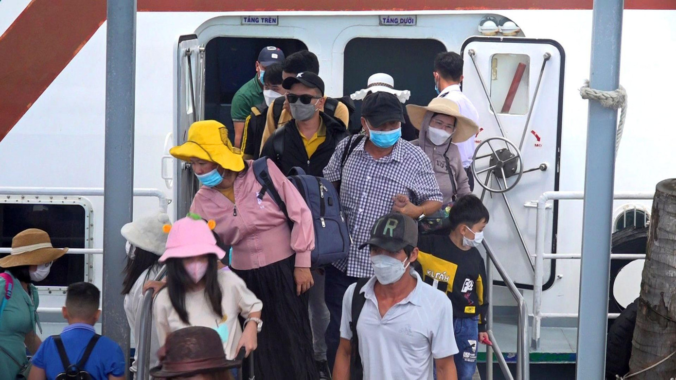 Tại Kiên Giang, dịp nghỉ lễ Quốc khánh 2/9 năm nay khách du lịch tập trung tới các đảo như: Phú Quốc, Nam Du, Hòn Sơn, quần đảo Bà Lụa (Kiên Hải)...