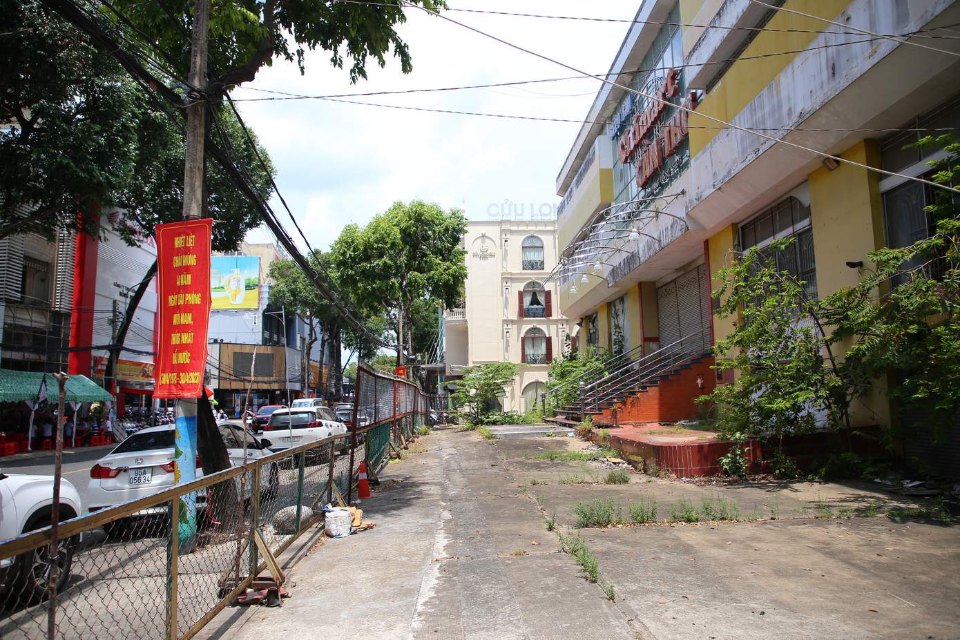 Nằm trên đường Nguyễn Trãi, quận Ninh Kiều, TP. Cần Thơ, siêu thị Citimart bị bỏ hoang nhiều năm tại khu đất đắc địa giữa trung tâm thành phố.