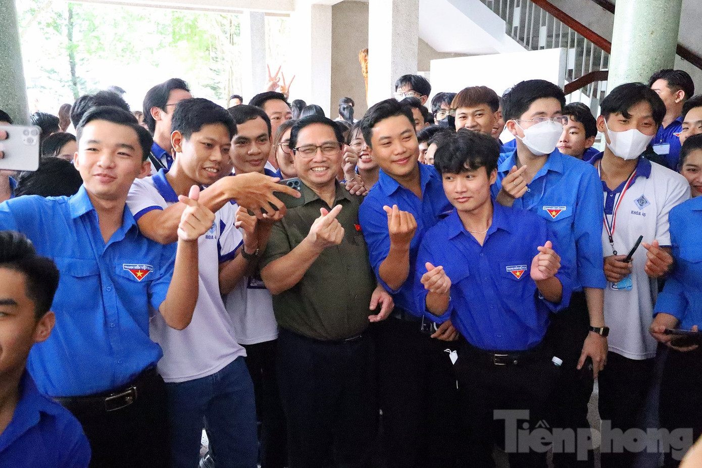 Thủ tướng Phạm Minh Chính và các cử tri thanh niên, sinh viên TP. Cần Thơ. Thủ tướng Phạm Minh Chính và các cử tri thanh niên, sinh viên TP. Cần Thơ.