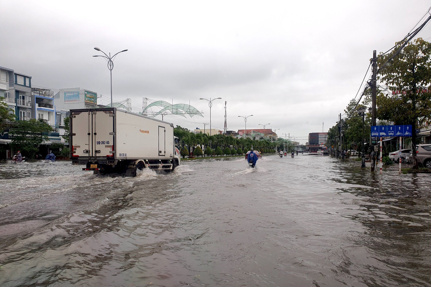 Nhiều tuyến đường ở thành phố Rạch Giá (Kiên Giang) bị ngập nặng.