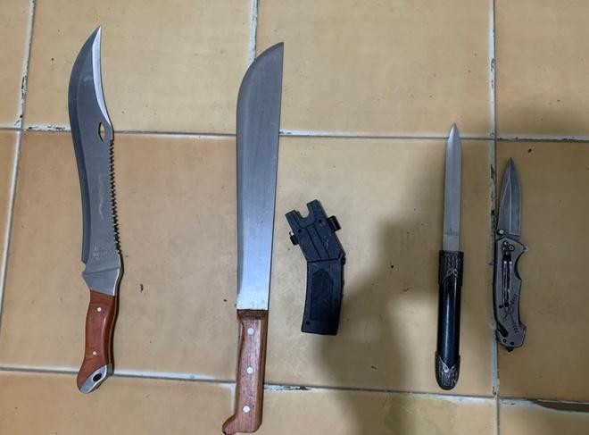 Hung khí được công an thu giữ.