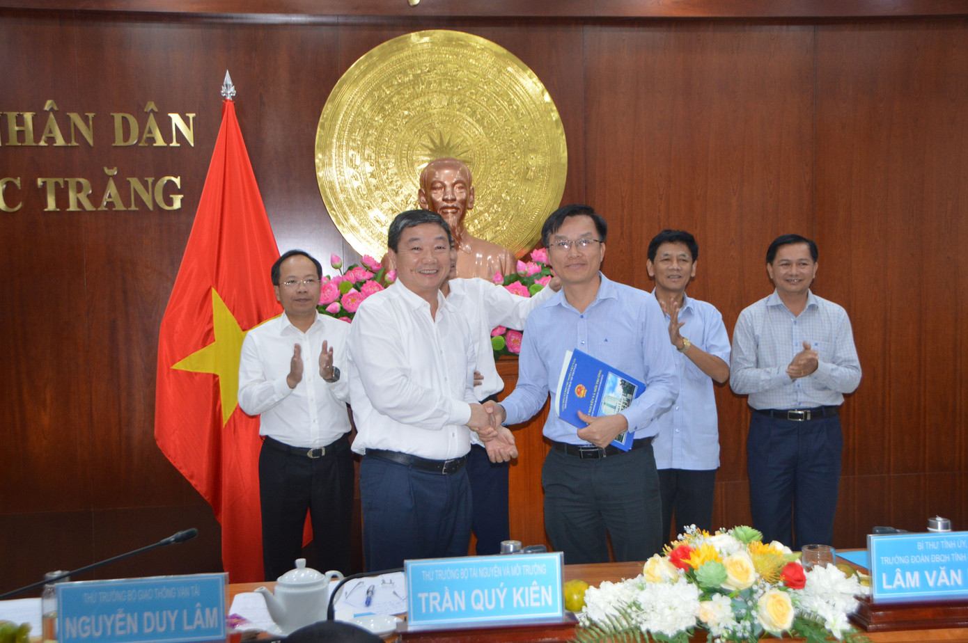 Bộ TN&amp;MT bàn giao cho Sóc Trăng kết quả đánh giá tài nguyên cát biển.