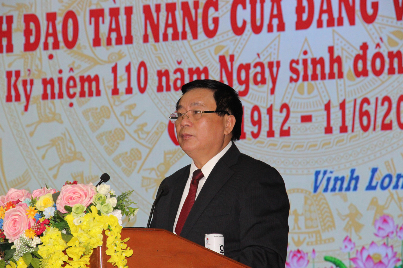 GS-TS Nguyễn Xuân Thắng, Ủy viên Bộ Chính trị, Giám đốc Học viện Chính trị quốc gia Hồ Chí Minh. GS-TS Nguyễn Xuân Thắng, Ủy viên Bộ Chính trị, Giám đốc Học viện Chính trị quốc gia Hồ Chí Minh.