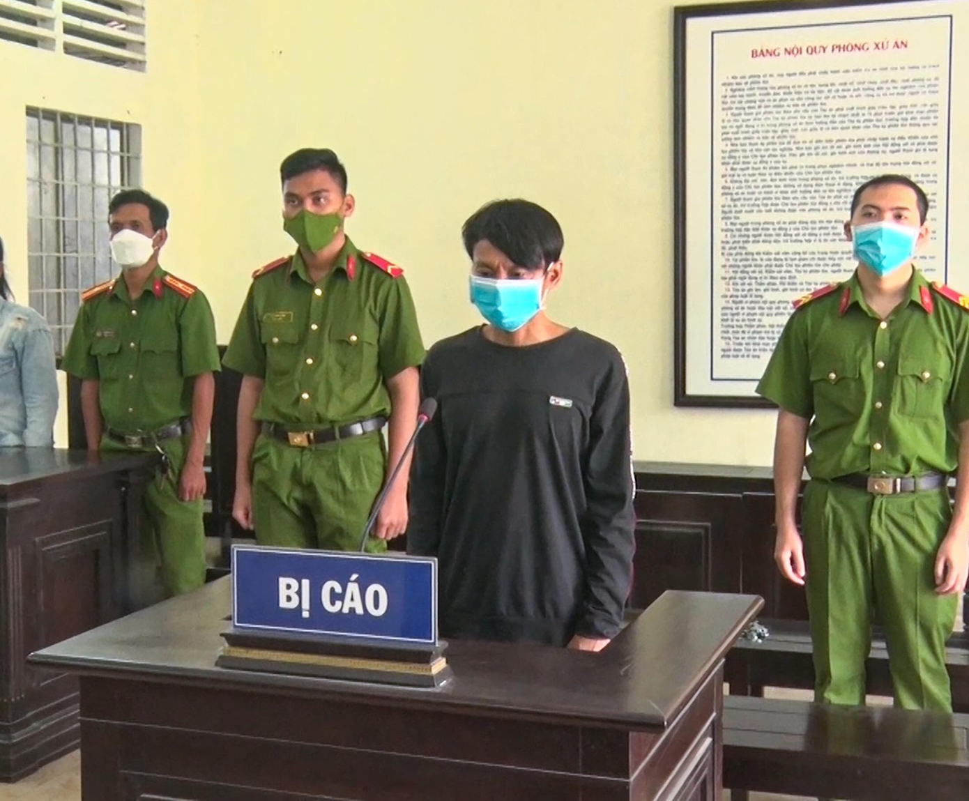 Bị cáo Phạm Minh Nhật Trung tại phiên toà. Ảnh:CA. Bị cáo Phạm Minh Nhật Trung tại phiên toà. Ảnh:CA.