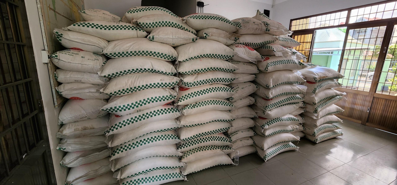 Hàng trăm tấn đường cát không có nguồn gốc hợp pháp. Ảnh: Văn Vũ. Hàng trăm tấn đường cát không có nguồn gốc hợp pháp. Ảnh: Văn Vũ.