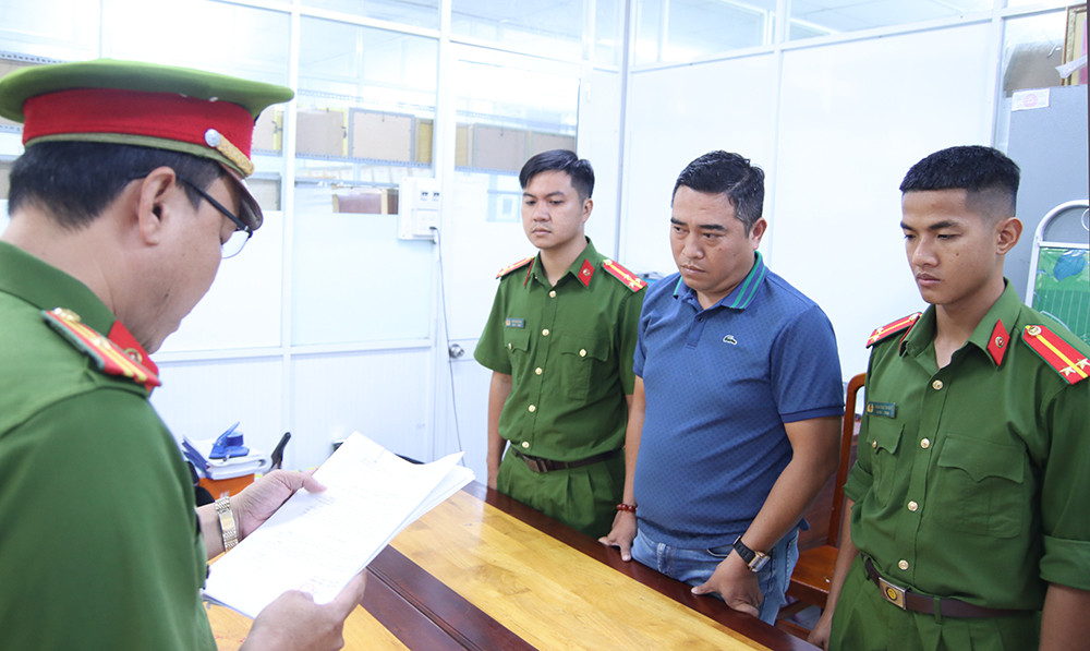 Nguyễn Vương Hoài và Đinh Lương Nghĩa. Ảnh: Tiến Tầm. Nguyễn Vương Hoài và Đinh Lương Nghĩa. Ảnh: Tiến Tầm.