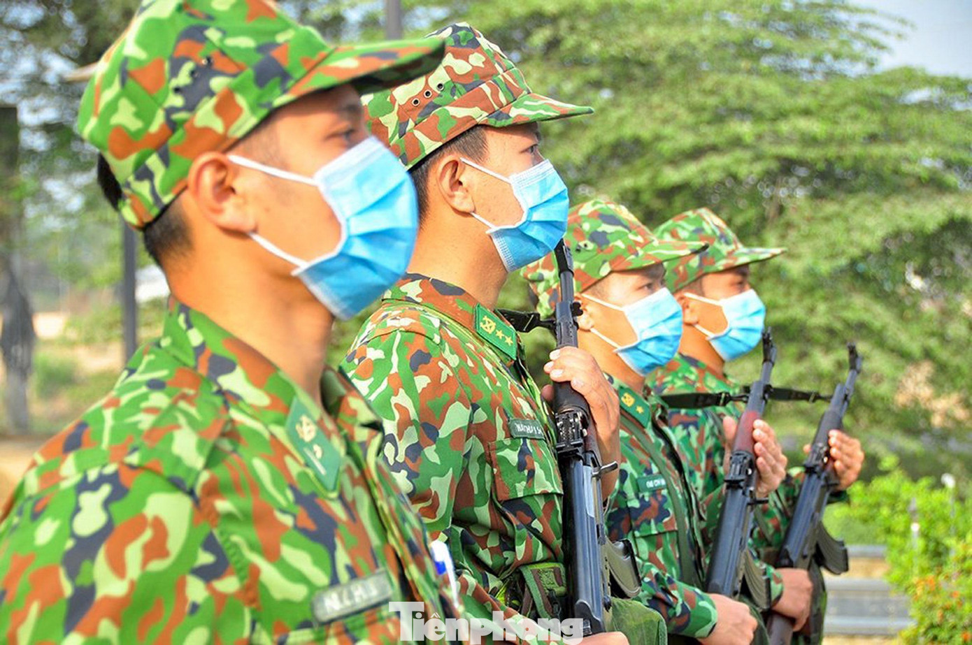 Đại tá Nguyễn Văn Minh, Phó Chính ủy Bộ đội biên phòng Đồng Tháp cho biết, hiện nay đang tăng cường công tác tuần tra, kiểm soát 24/24; tỉnh triển khai 21 tổ, chốt cố định và 30 tổ lưu động với quyết tâm không để người nhập cảnh trái phép từ Campuchia vào nước ta.