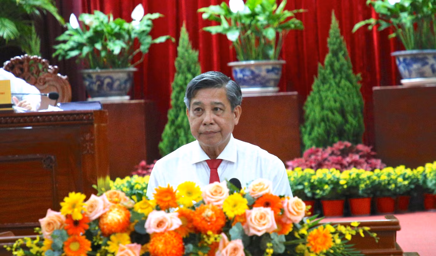 Phó Bí thư Thường trực Thành ủy, Chủ tịch HĐND TP. Cần Thơ - Đồng Văn Thanh phát biểu tổng kết kỳ họp đầu tiên của HĐND sau hợp nhất.