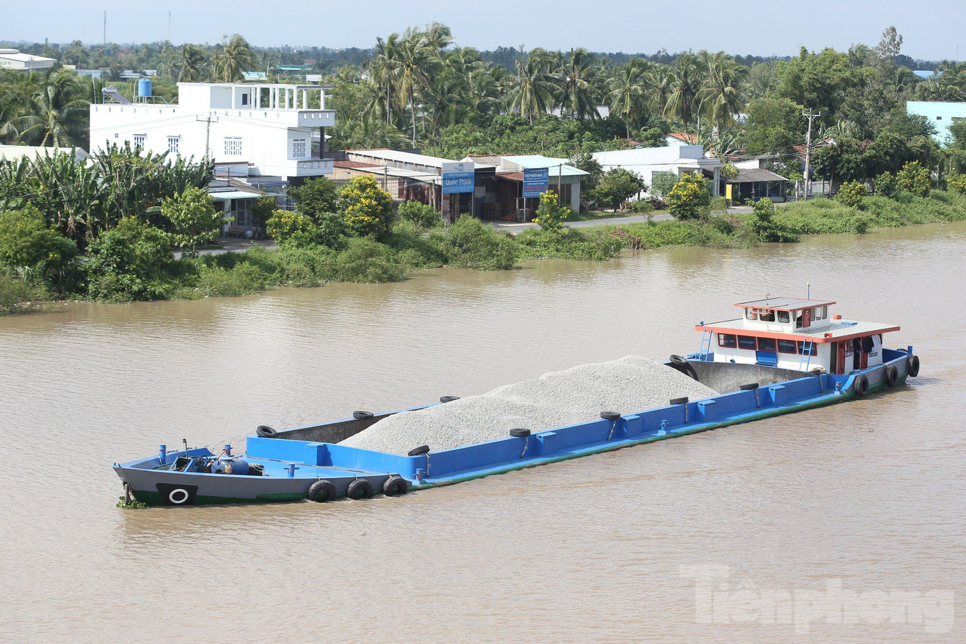 Theo ông Bon, việc sớm hoàn thành dự án nâng cấp kênh Chợ Gạo giai đoạn 2 có ý nghĩa quan trọng, giúp nâng cao năng lực vận tải đường thủy tại khu vực ĐBSCL.