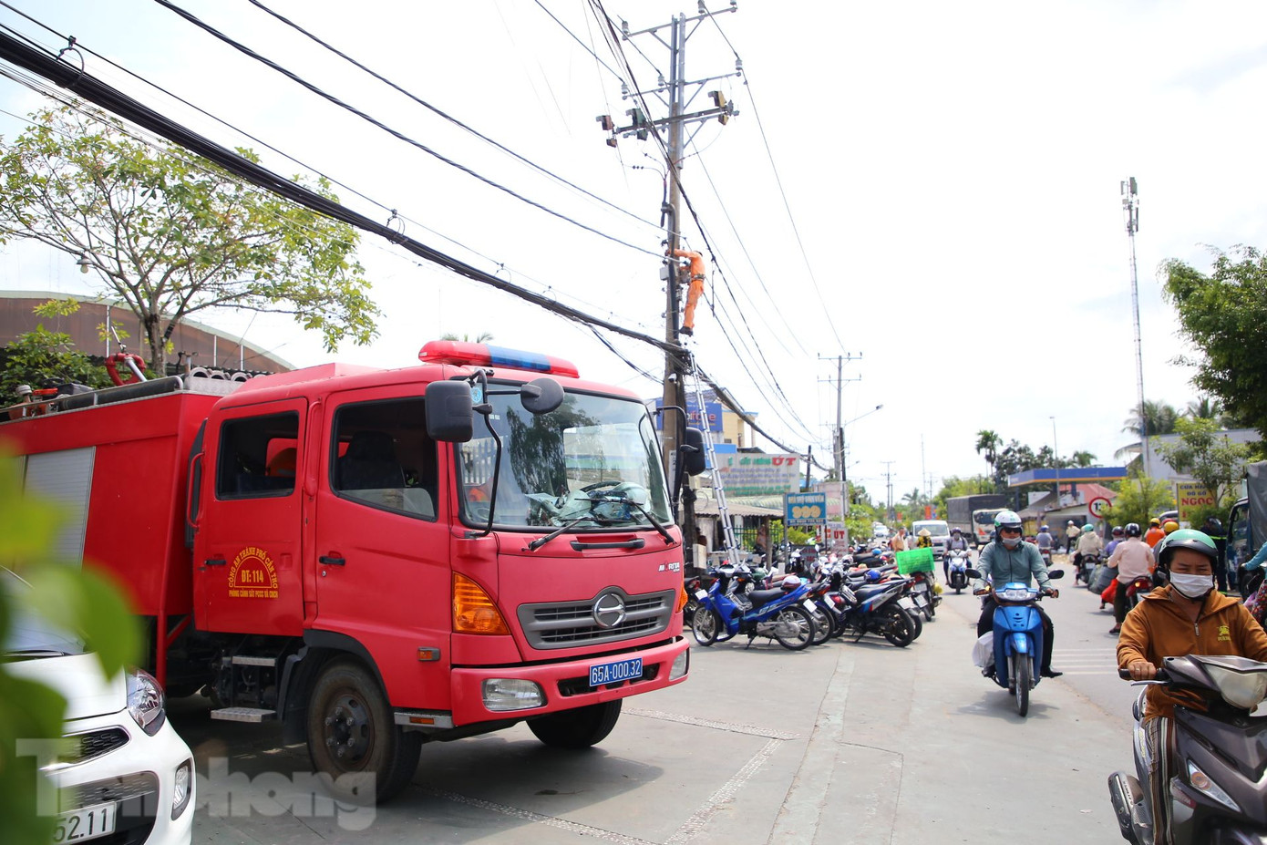 May mắn, sự cố sạt lở trên không gây thiệt hại về người.